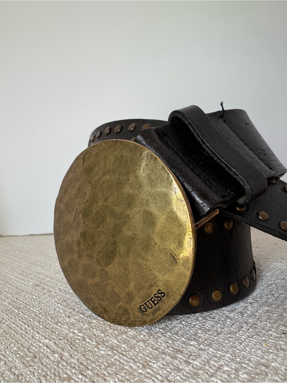 Y2K GUESS Leather Studded Belt Womens L Hammered Brass Disc Buckle Boho Western - Picture 9 of 15